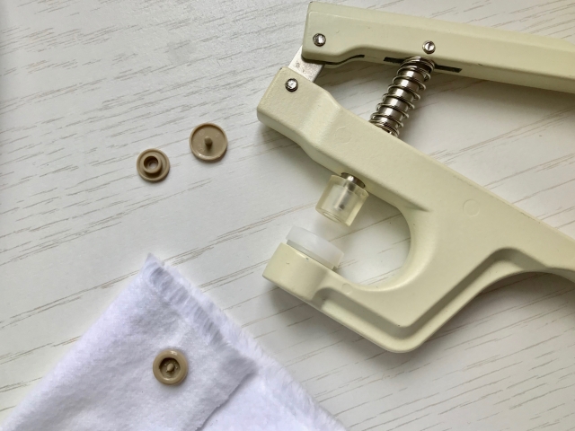 スナップボタンと打ち機