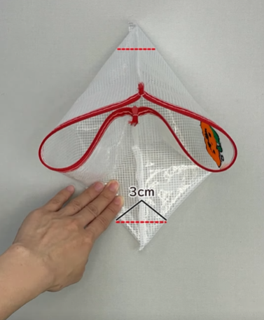 メッシュポーチに刺しゅう