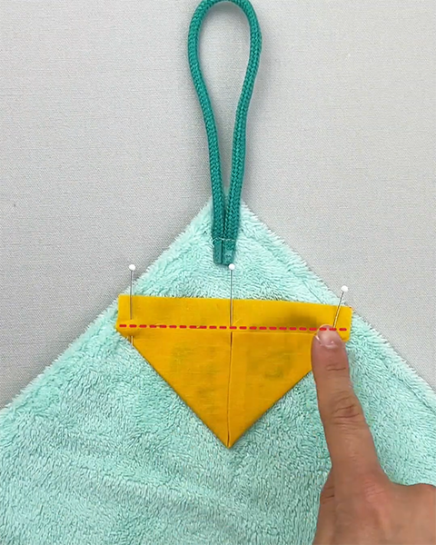 一度開いて、底辺のラインをぬいます