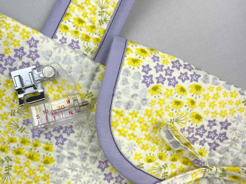 バイアステープを縫い付けるバイアス始末